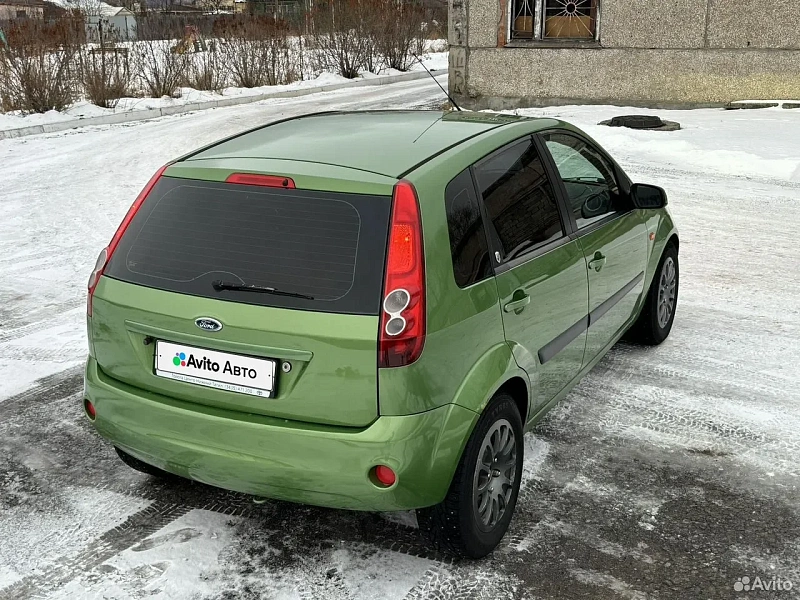 Ford Fiesta 1.6 MT 3