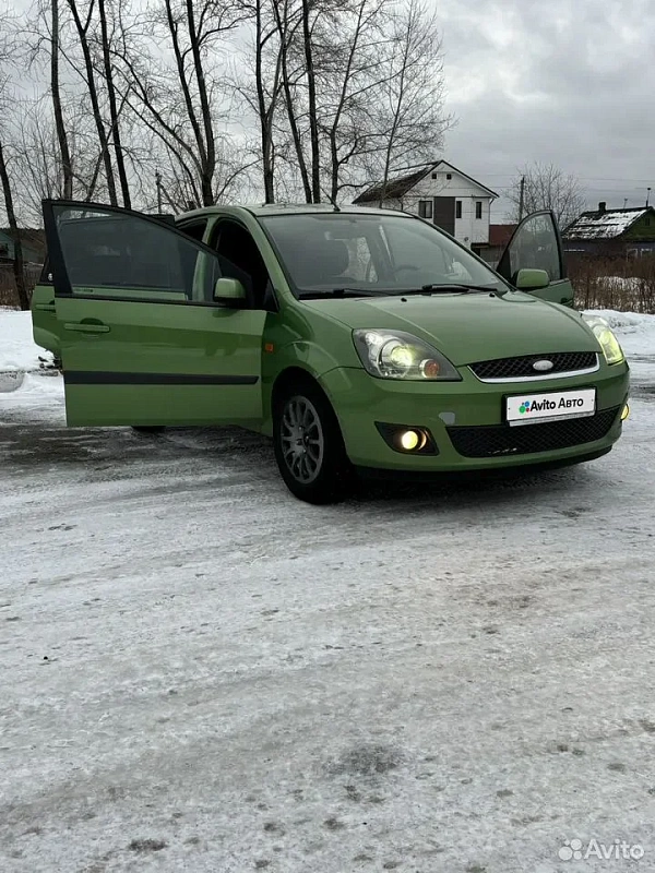 Ford Fiesta 1.6 MT 9