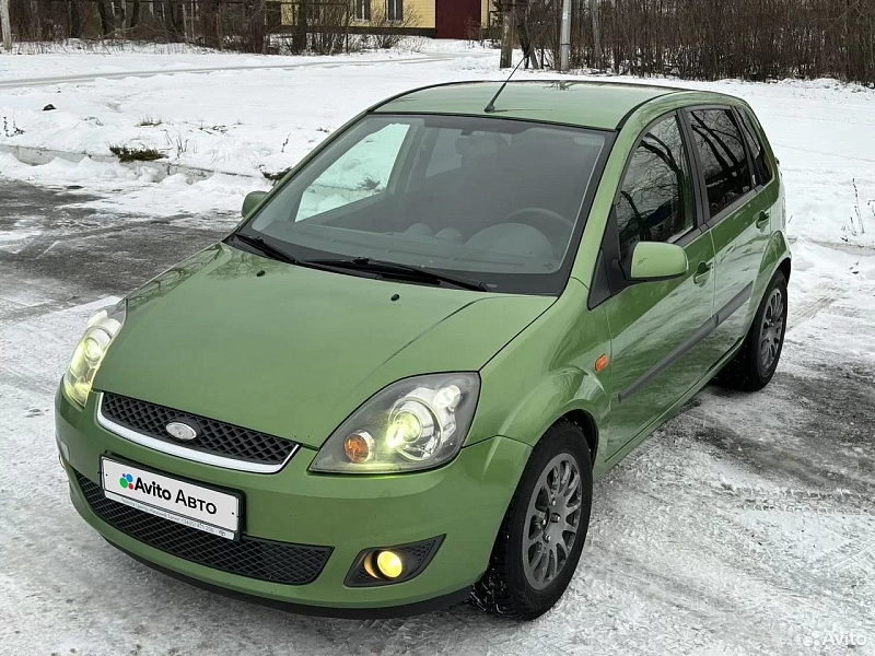 Ford Fiesta 1.6 MT 7