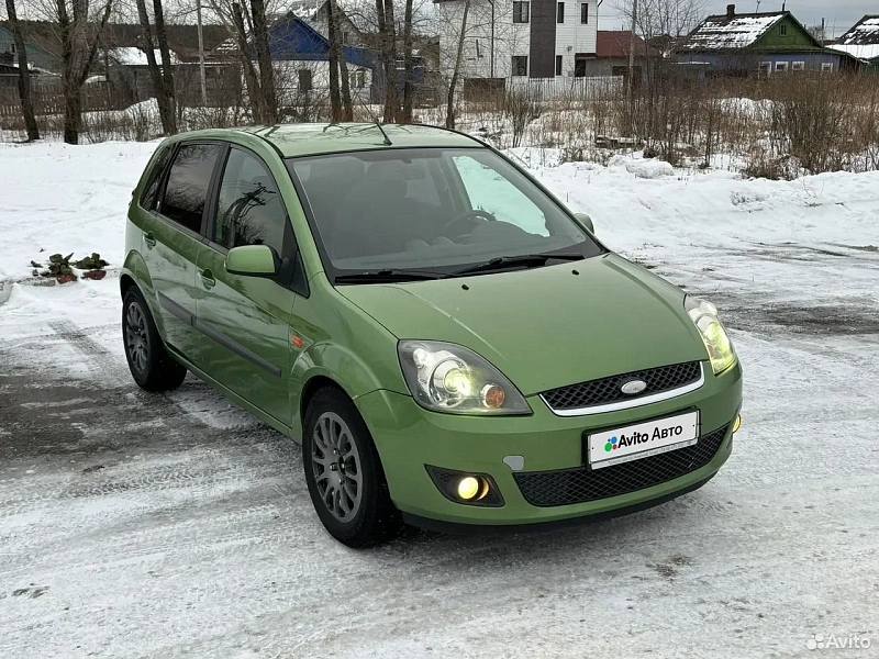 Ford Fiesta 1.6 MT 5