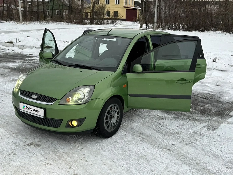Ford Fiesta 1.6 MT 11