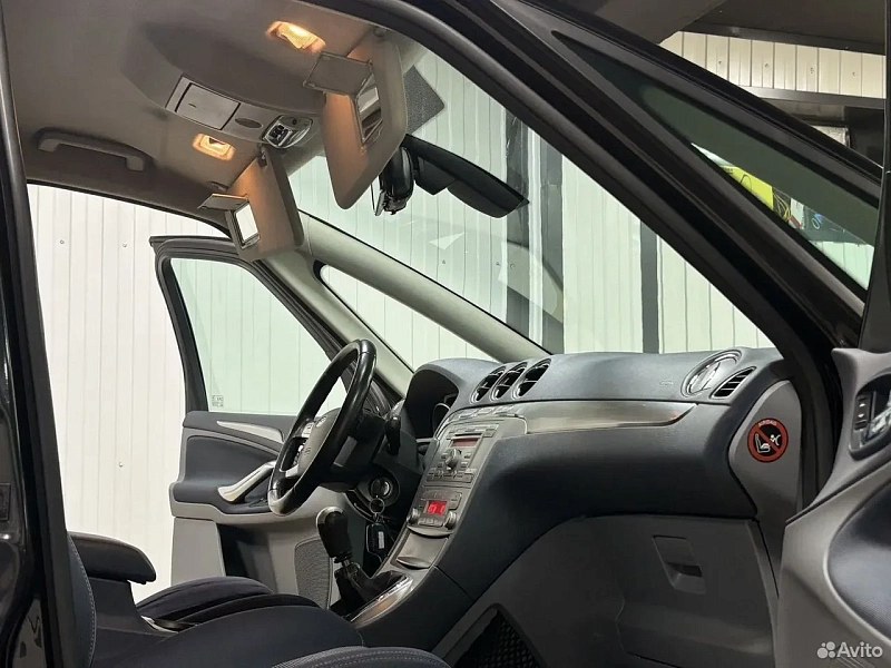 Ford S-MAX 2.0 MT 32