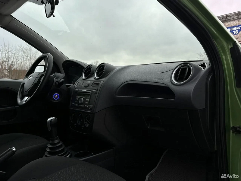 Ford Fiesta 1.6 MT 25
